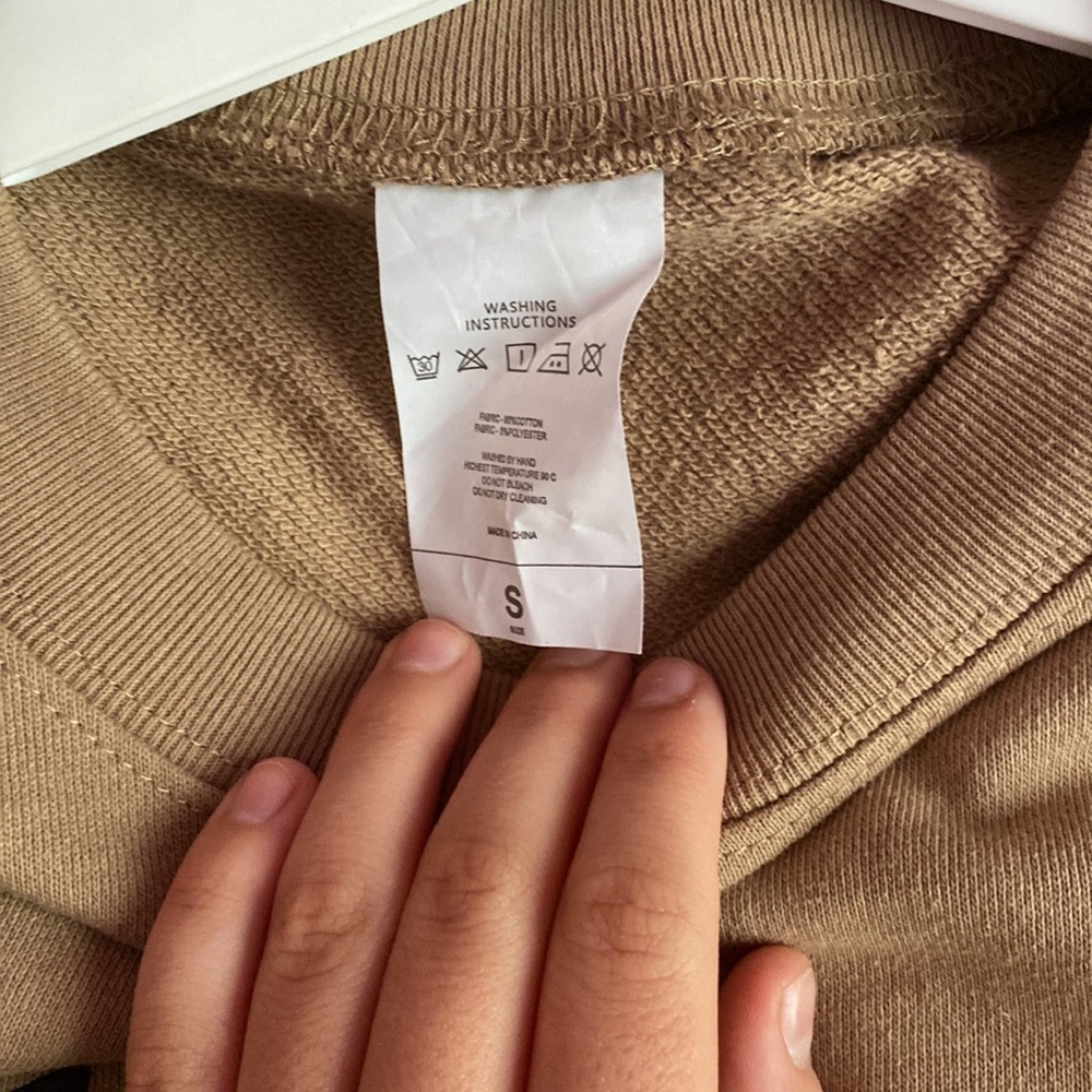 Selling Kanye west crewneck from Amazon - Picture 5 of 5